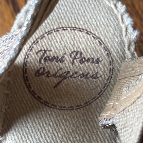 Toni Pons Origens 6.5 Silver and Tan Espadrilles with Jute Sole and Ankle Strap - Picture 2 of 6